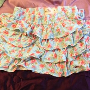 Hollister floral ruffled skirt