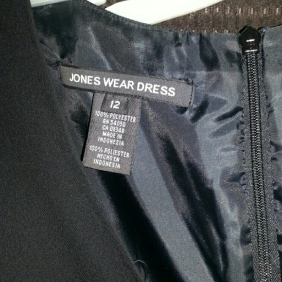 Dress - Picture 4 of 4