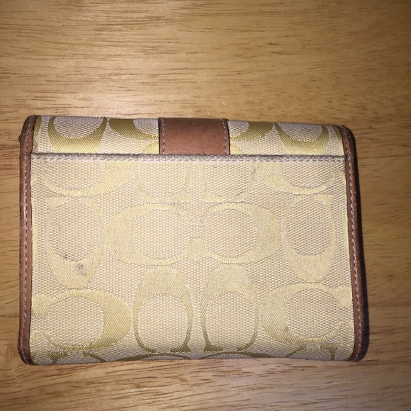 Women Coach small fabric and leather wallet in yellow and camel brown color - Picture 2 of 3