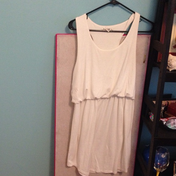 White dress. - Picture 1 of 1