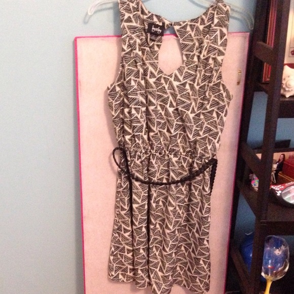 Open cutout back White and Black Dress - Picture 1 of 2