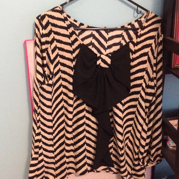 Long sleeve Bow Back Shirt - Picture 2 of 2