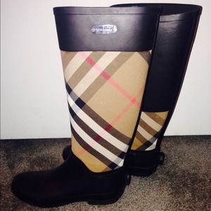AUTHENIC BURBERRY BOOTS 😍