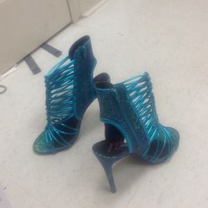 Keyshia cole line of Steve Madden called move it"