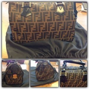 • Classic Fendi FF Logo Zucca purse
