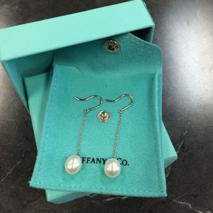 Tiffany & Co Peretti Pearl earrings