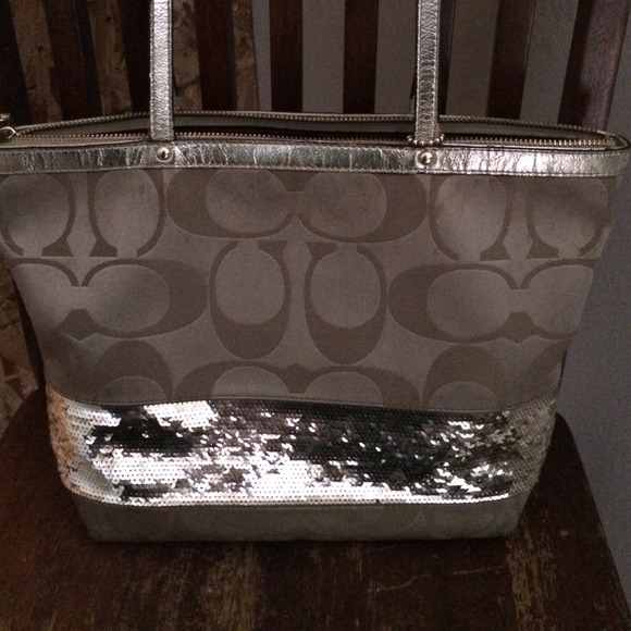 Limited edition Gold Coach bag - Picture 1 of 4