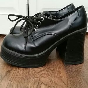 Vintage chunky heeled shoes