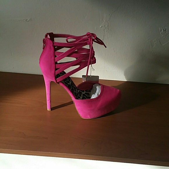 Heels - Picture 2 of 3