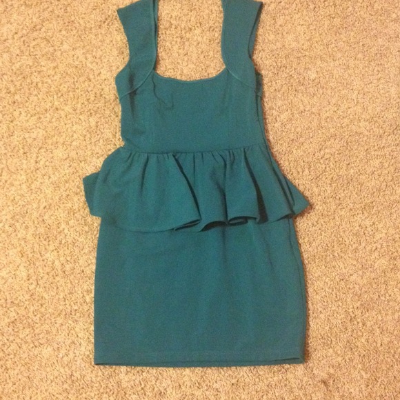 Emerald green dress! 💚