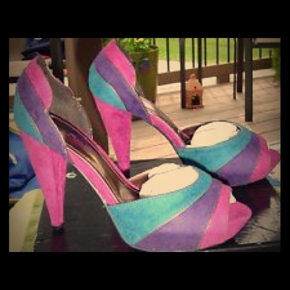 Shoes - 🎉Host Pick🎉Color block pumps
