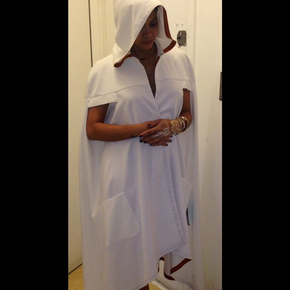 Cape - Picture 1 of 1