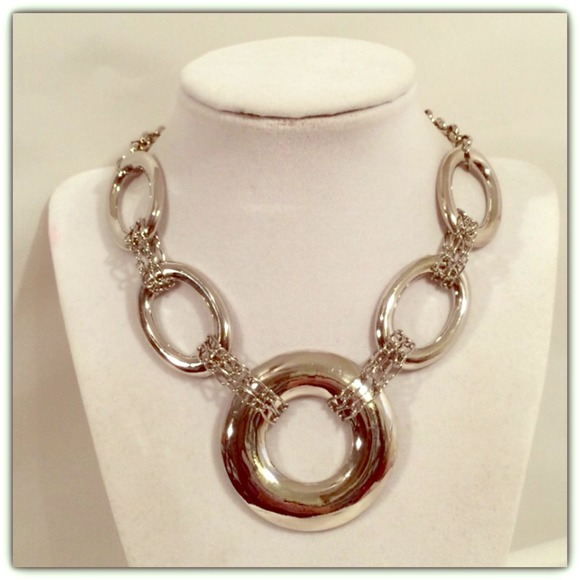 Silver Statement Necklace 🎁