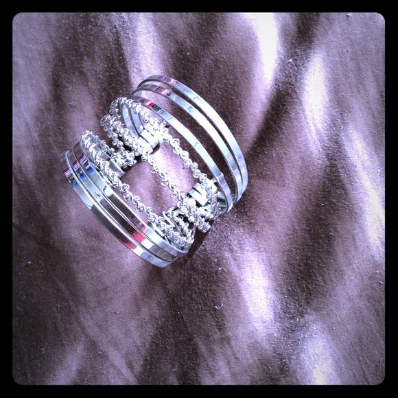 🎉HOST PICK!🎉 Cuff bracelet