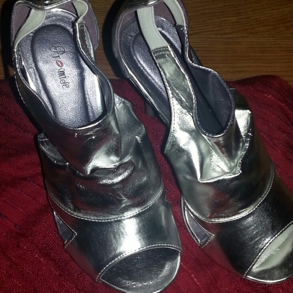 ★JUST LOWERED★ Silver Promise heels