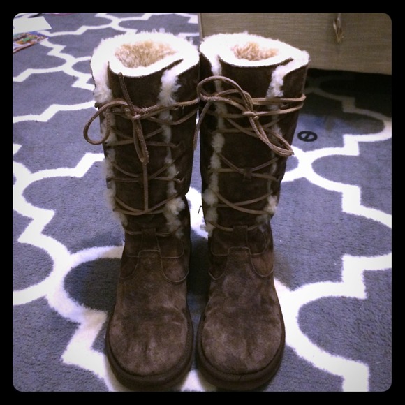 Whitley style lace up brown uggs- size 9