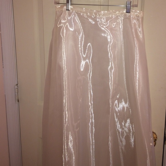 White formal wear - Picture 2 of 3