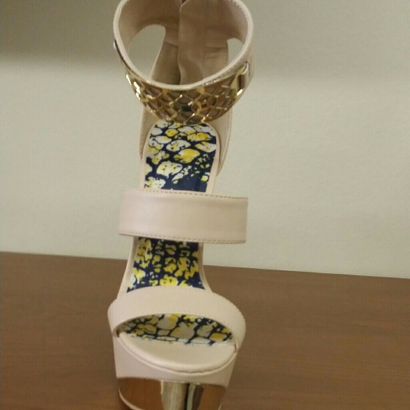 Sandals - Picture 2 of 3