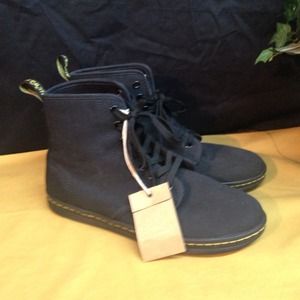 New with tag women's Dr. martens black canvas boot