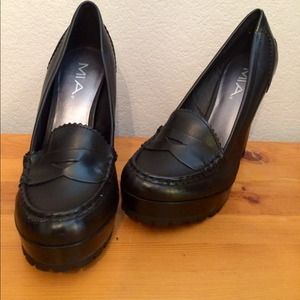 Mia brand platform loafers. Brand new in box