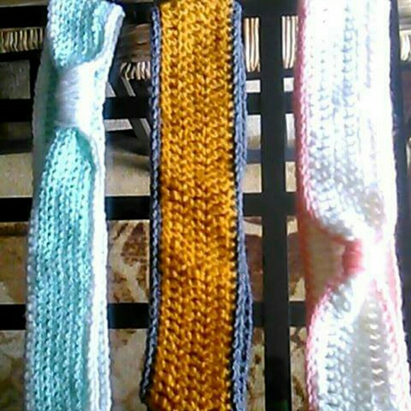 Hand knitted headband/ear warmer - Picture 2 of 2