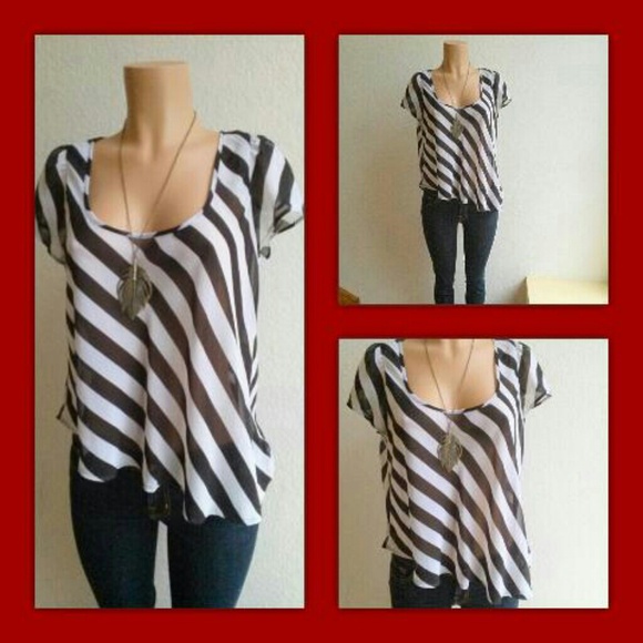 *BUNDLED* NWT GUESS BLCK/WHTE STRIPE TOP - Picture 3 of 4