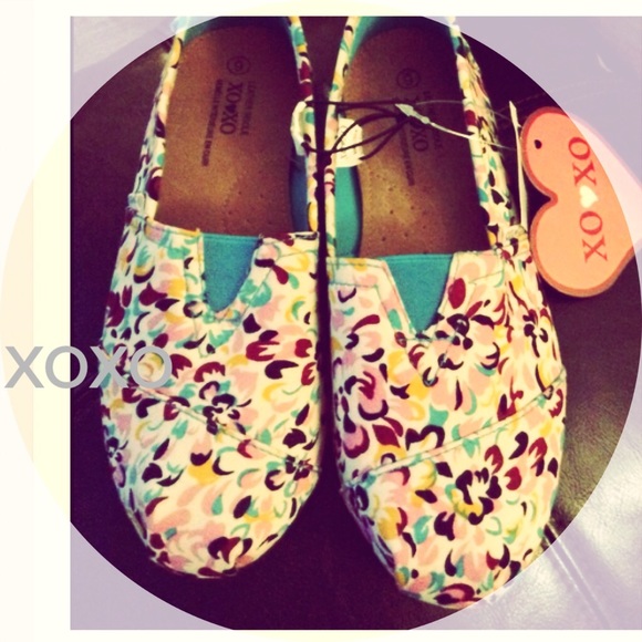XOXO Toms styled shoes