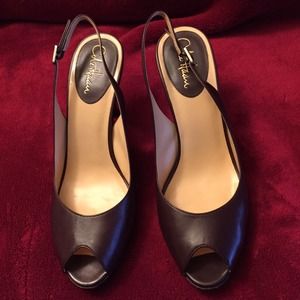 COLE HAAN brown leather heels, Size 10.5