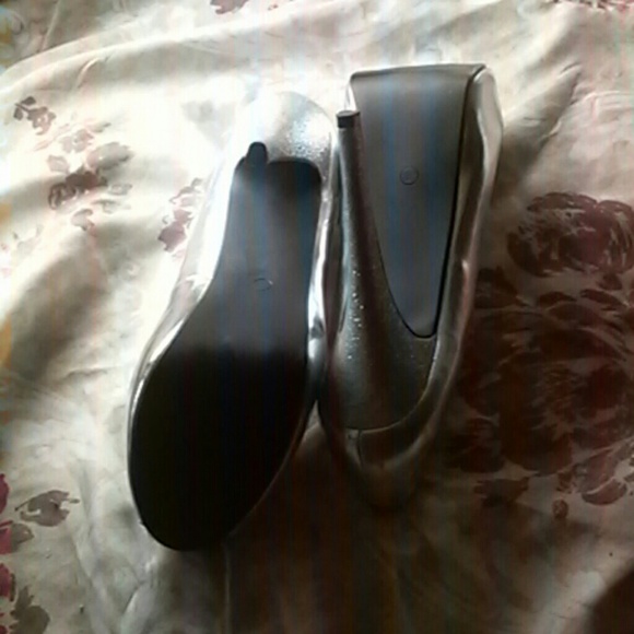 Silver Pumps - Picture 2 of 2