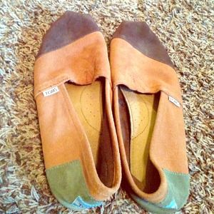 Vintage looking Toms