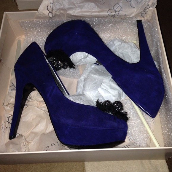 BCBG-Scottie Dark Navy Suede Pump