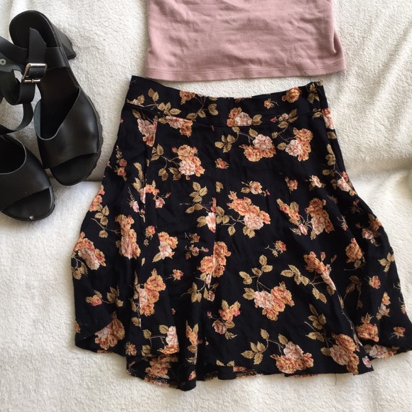 🌸SOLD🌸Brandy floral skirt