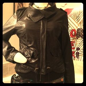 💋Fabulous Nine West leather jacket💯