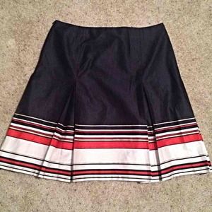 New York & Comp. Navy Blue Pleated Skirt