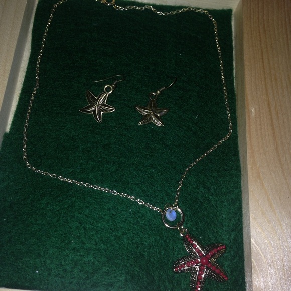 🛍Gold Starfish necklace and earrings set🛍