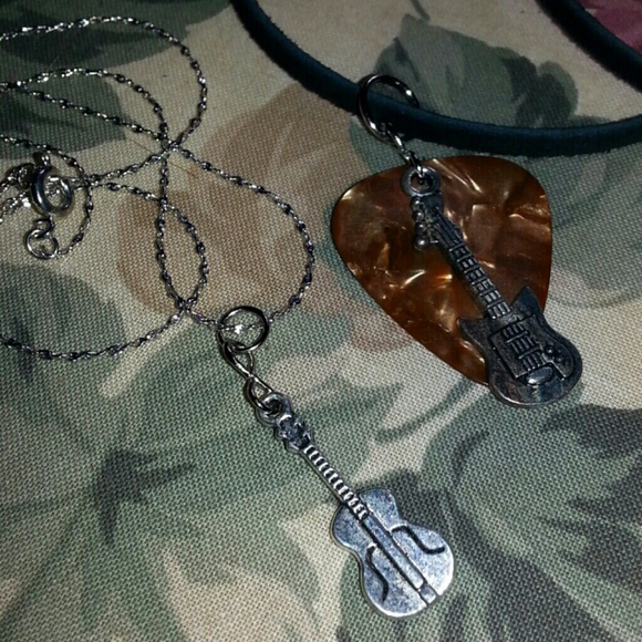 Gutair necklaces bundle