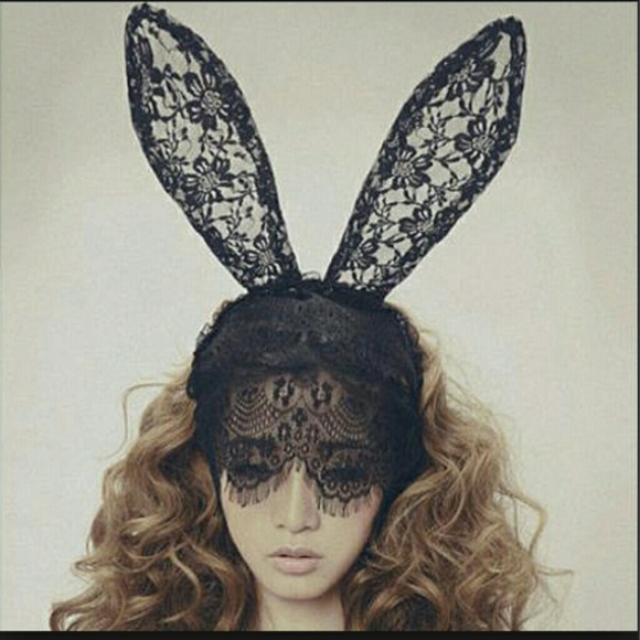 Laced bunny ears