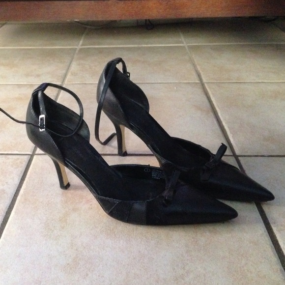 Isaac Mizrahi Black heels
