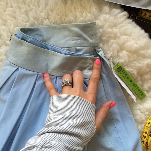 🔱️SOLD 🔱Alice + Olivia Box Pleat Leather Skirt - Picture 4 of 4