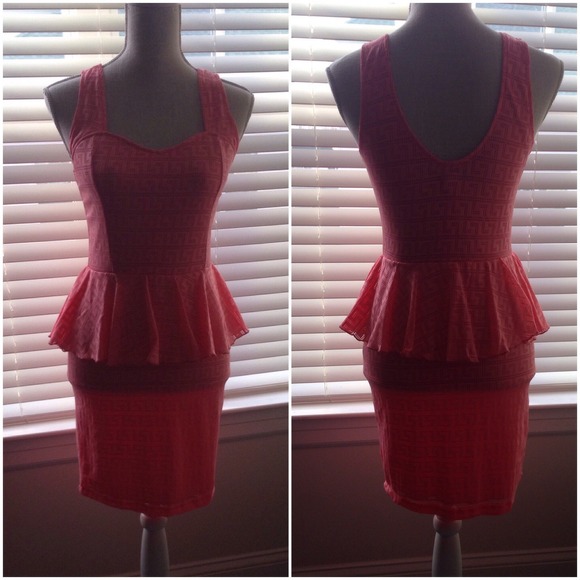🚫SOLD🚫 NWOT Bright Pink Sweetheart Eyelet Peplum - Picture 2 of 4