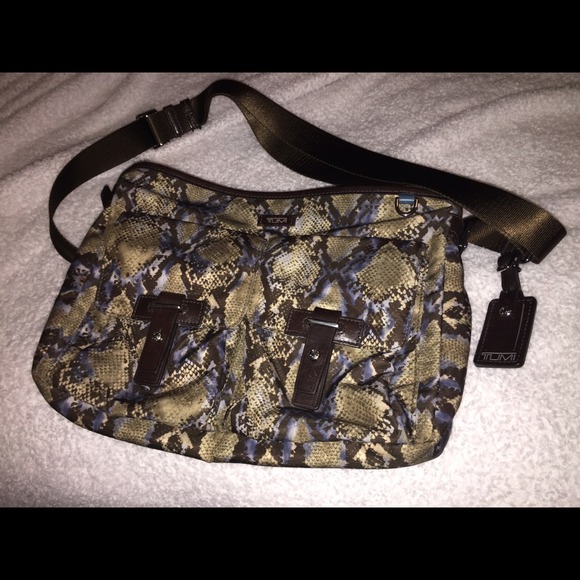 Tumi purse