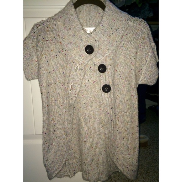 Neutral sweater with 💥pops of color!