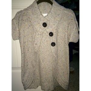 Neutral sweater with 💥pops of color!