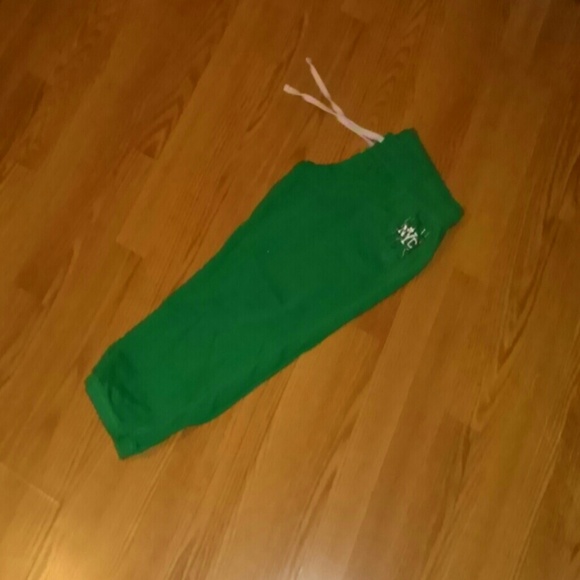 So brand Capri sweatpants M