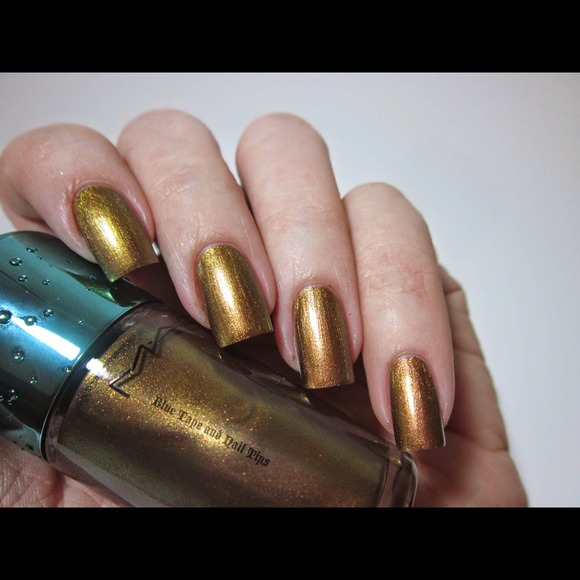 SOLD Not available New Mac Alluring Aquatic nail polish - Picture 1 of 1