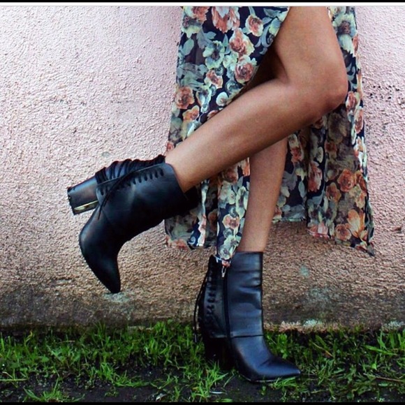 Shoes - Brown Lace up back booties