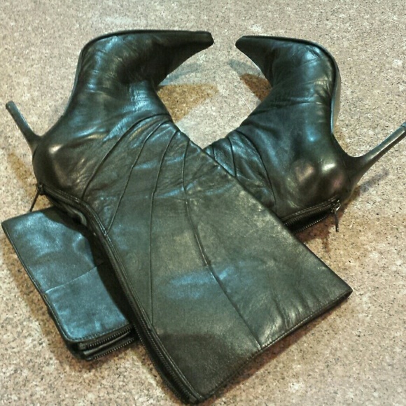 Boots - Picture 3 of 4