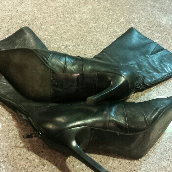 Boots - Picture 4 of 4