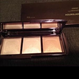 Hourglass Ambient Lightening Palette-BNIB