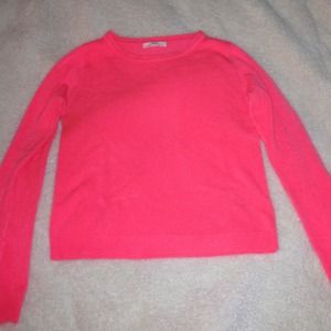 Neon pink sweater 🙆